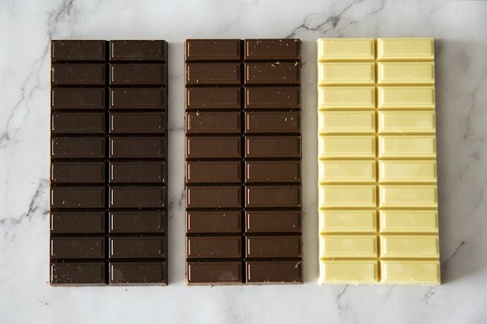 チョコレート自体の味を楽しむなら板チョコ・粒チョコ