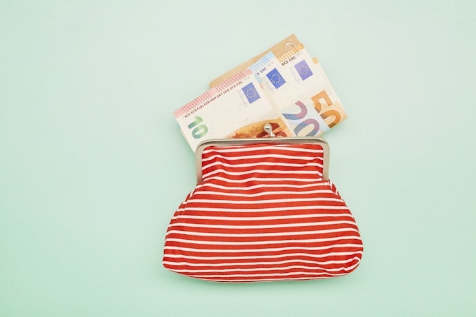 専用ジェルなど消耗品のランニングコストも考慮して
