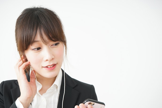 初心者の人には日常会話や短いフレーズがメインのアプリがよい
