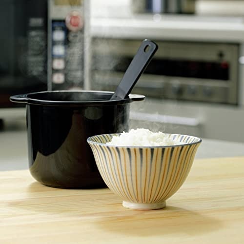 水を計量する必要あり。炊飯後に容器が高温になるのも気になる