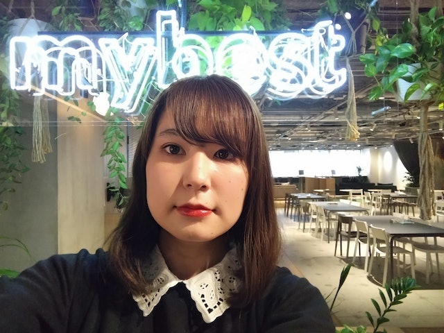 インカメラでは被写体はくっきり映せる。背景はぼやけた