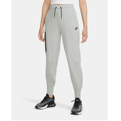 柔らかくて着心地のよい「Tech Fleece」は部屋着におすすめ