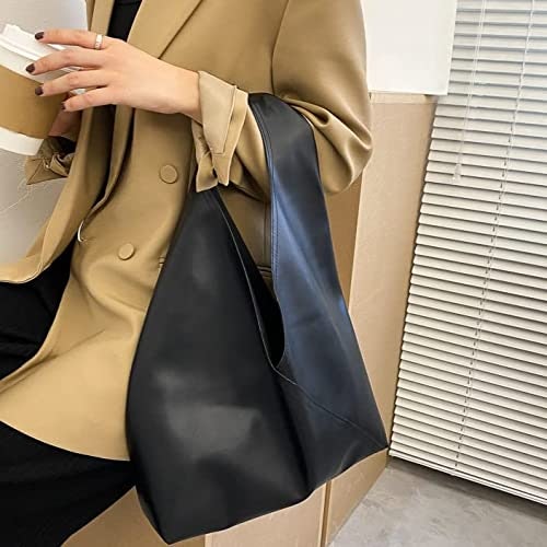 シックなコーディネートにはモノトーンカラーがぴったり