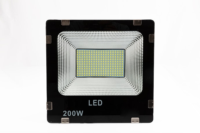 光源タイプは明るいLEDが基本。明かりの色にこだわるならハロゲンランプも候補に