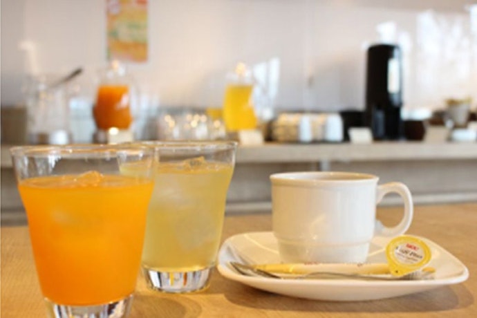 無料のドリンクサービスやカフェ・ラウンジがあるかもチェック