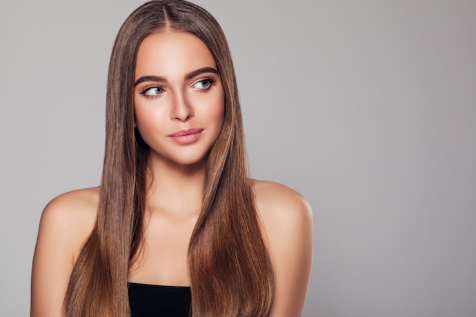 エレガントな雰囲気を引き立たせるなら、ロングヘアをチョイス