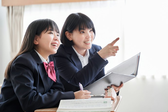 常勤講師や現役医大生チューターがいる、質問しやすい環境を重視しよう