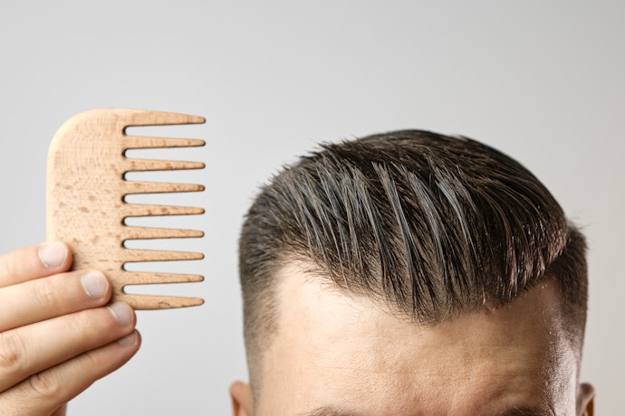 毛束感のあるワイルドなヘアスタイルには粗めがおすすめ