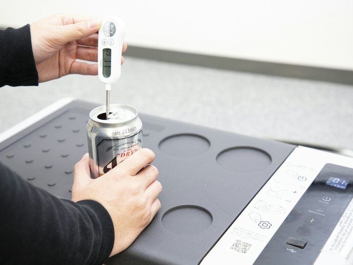 常温のビールは、6時間で21.2℃までしか冷えなかった