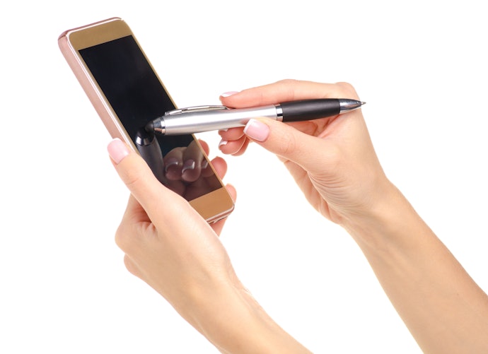 スマホやタブレットでよく調べものをするなら、タッチペン付きが便利