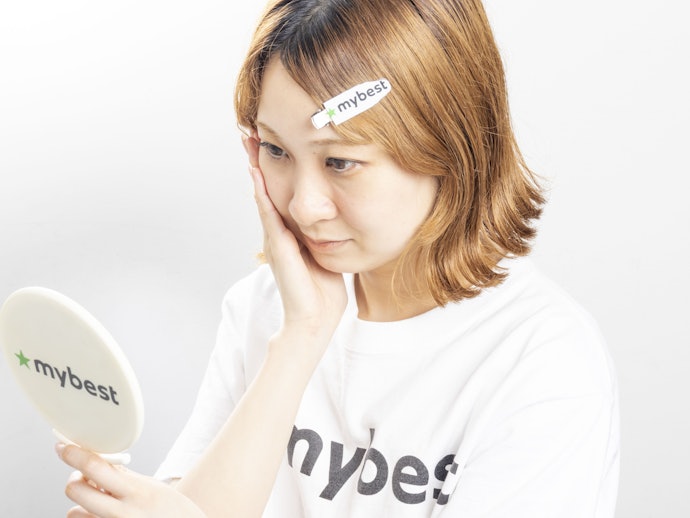 メラニンの生成を抑えてシミやそばかすを防ぎたい人は、美白有効成分のビタミンC誘導体やナイアシンアミドに注目