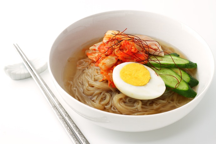 韓国冷麺:本場のそば粉入り麺を味わいたい人に
