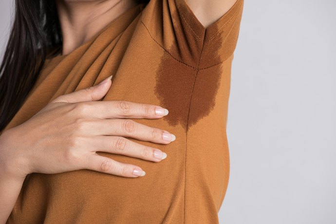 透けにくい色や汗染みが目立ちにくい色を選ぼう