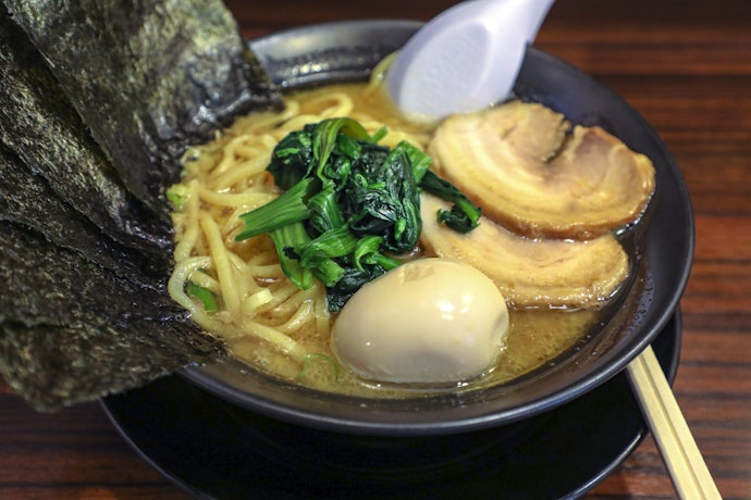 濃厚なスープに合わせる場合は、もちもち食感の太麺に着目