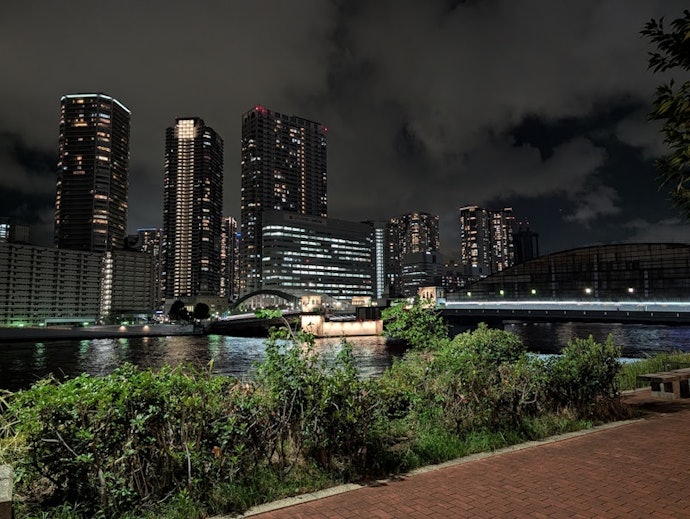 夜景や高画素の美しい画像を残すなら、iPhoneやミドルレンジ・ハイエンドのAndroidスマホ