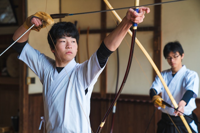 初心者には、帽子の向きがやや下向きの弽がおすすめ