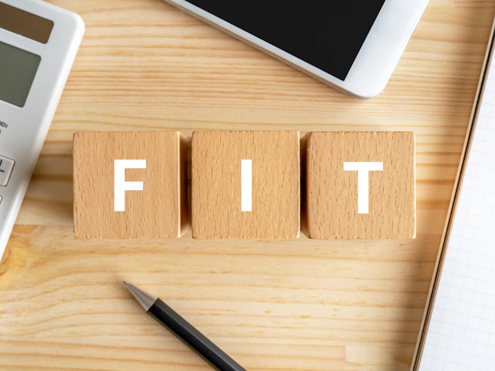 固定価格買取制度(FIT)とは?仕組みや買取価格、太陽光発電との関係をわかりやすく解説