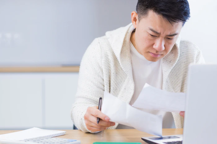 任意整理中にカードローンは通る?借入れるリスクを解説