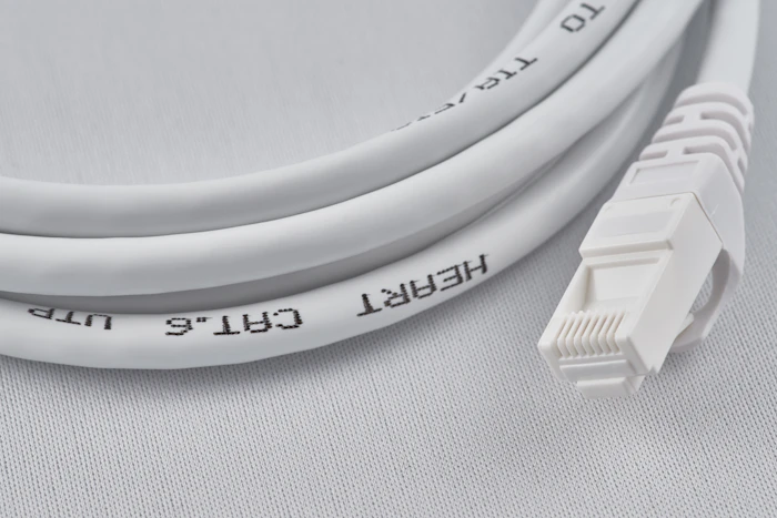 LANケーブルの寿命はどれくらい?耐使用年数と劣化の原因を徹底解説