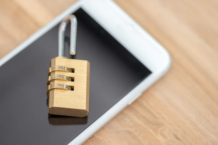 UQ moblileで購入したスマホのSIMロック解除方法をわかりやすく解説