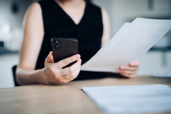 ワイモバイルの名義変更方法は?必要書類や手数料を解説