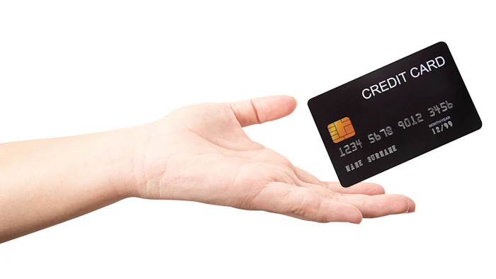 ブラックカードとは?年会費や特典、年収などの条件を徹底解説!