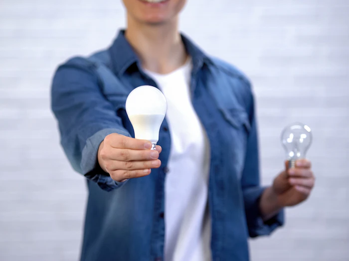 蛍光灯とLEDはどちらがお得?電気代・寿命・設置条件から比較検証