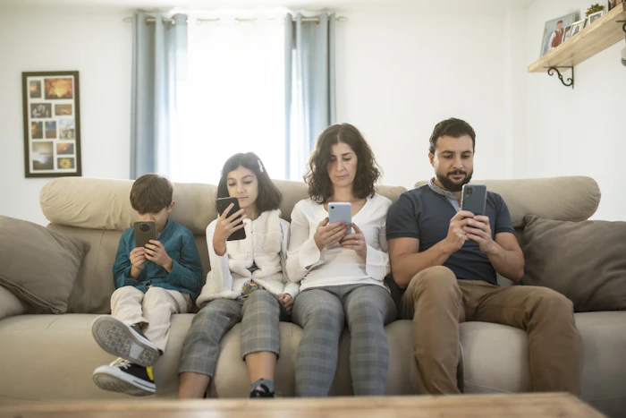 povoに家族割はある?auの家族割とどちらがお得?