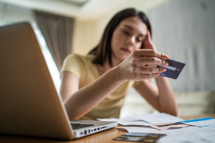 ブラックリストでもカードローンがとおったって本当?審査通過のコツと即日融資可能な借入先も解説