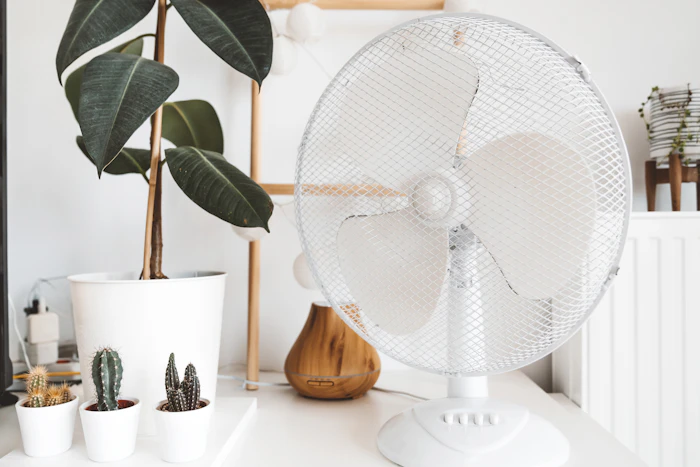 扇風機の電気代はいくら?エアコンとの併用で節約できる使い方も解説
