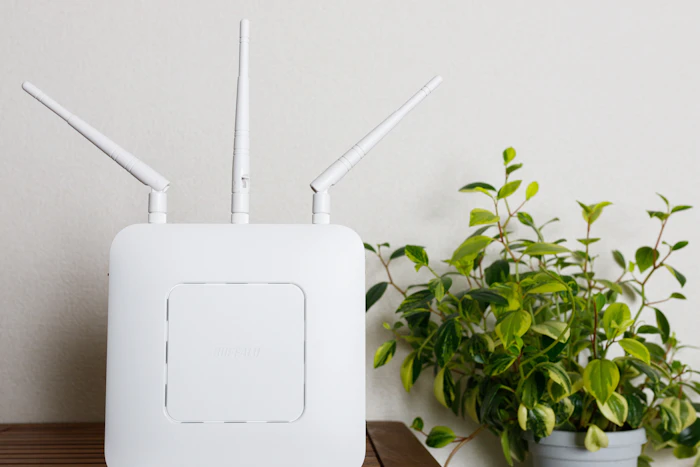 ルーターとは?モデムとの違いや今さら聞けない仕組みと役割をやさしく解説