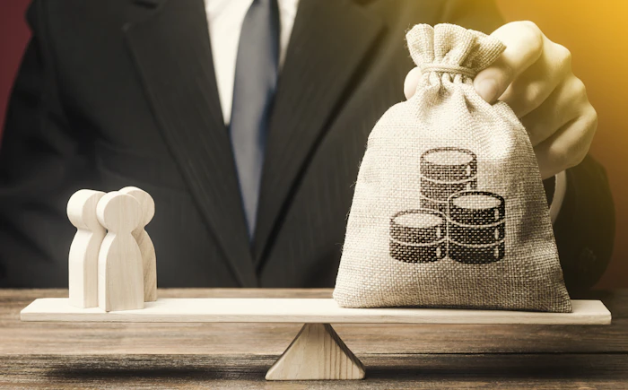 45歳の平均年収・手取り額は?男女別・業種別に比較