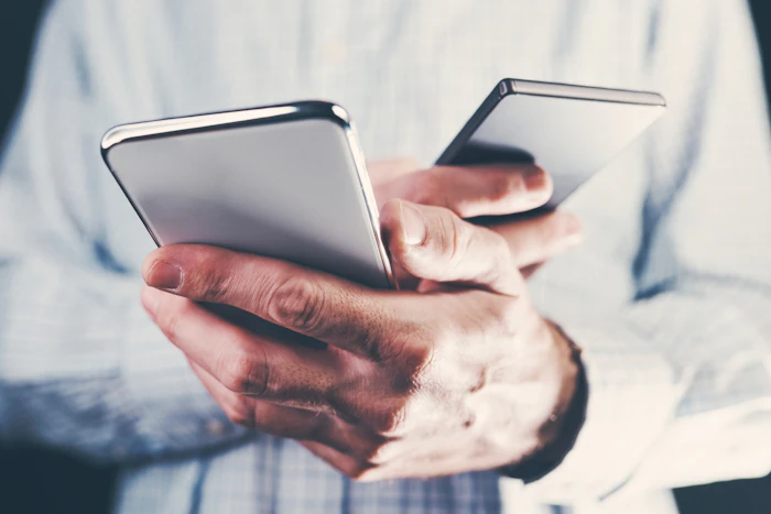 iPhoneからAndroidへのデータ移行はどうする?手順や機種変更時の注意点も解説!