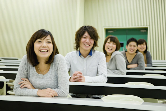 FXは大学生でもできる?学生で投資を始めるメリットや注意点を解説