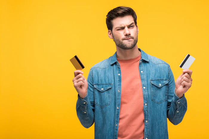 キャッシュカードとクレジットカードの違いとは?役割や特徴、使い方を解説!