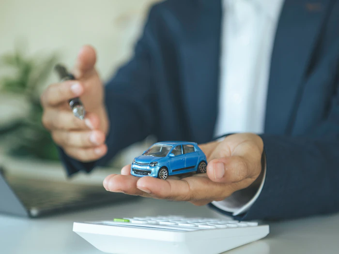 自動車保険の見直しポイントとは?チェックすべき補償内容と節約のコツを解説!