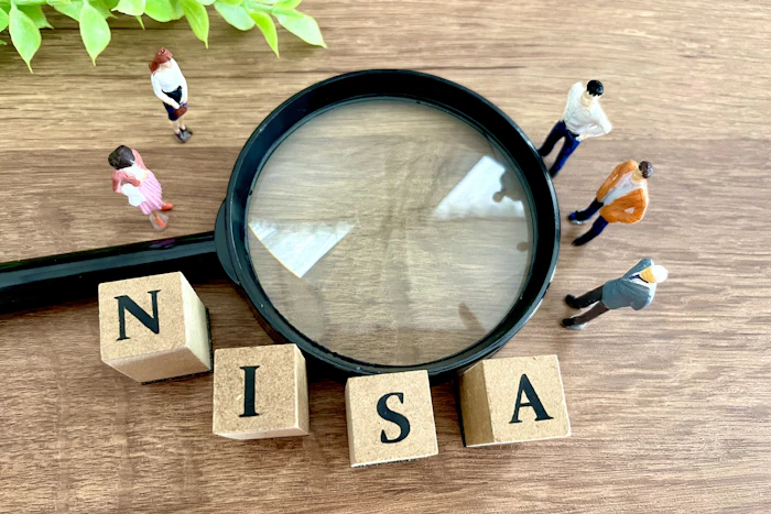 新NISAへの持ち越しは可能?ロールオーバーの仕組みや商品の移行について解説