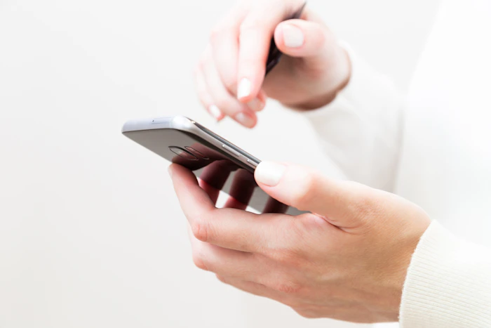 IIJmioから楽天モバイルに乗り換える方法は?メリット・デメリットや注意点も解説