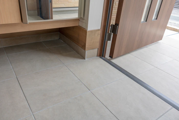 家の中に蟻が出たときの駆除方法は?予防と大量発生の原因も解説