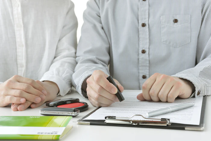 借用書の書き方とは?家族や友人との契約でも無効にならない条件や注意点をテンプレートつきで紹介