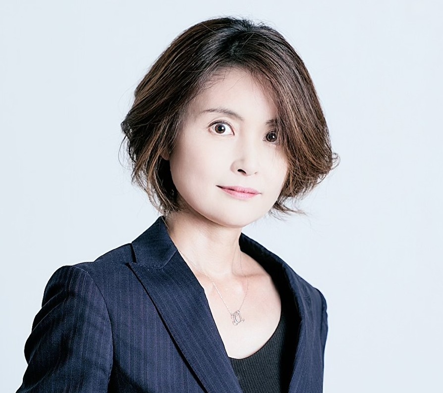 新井智美